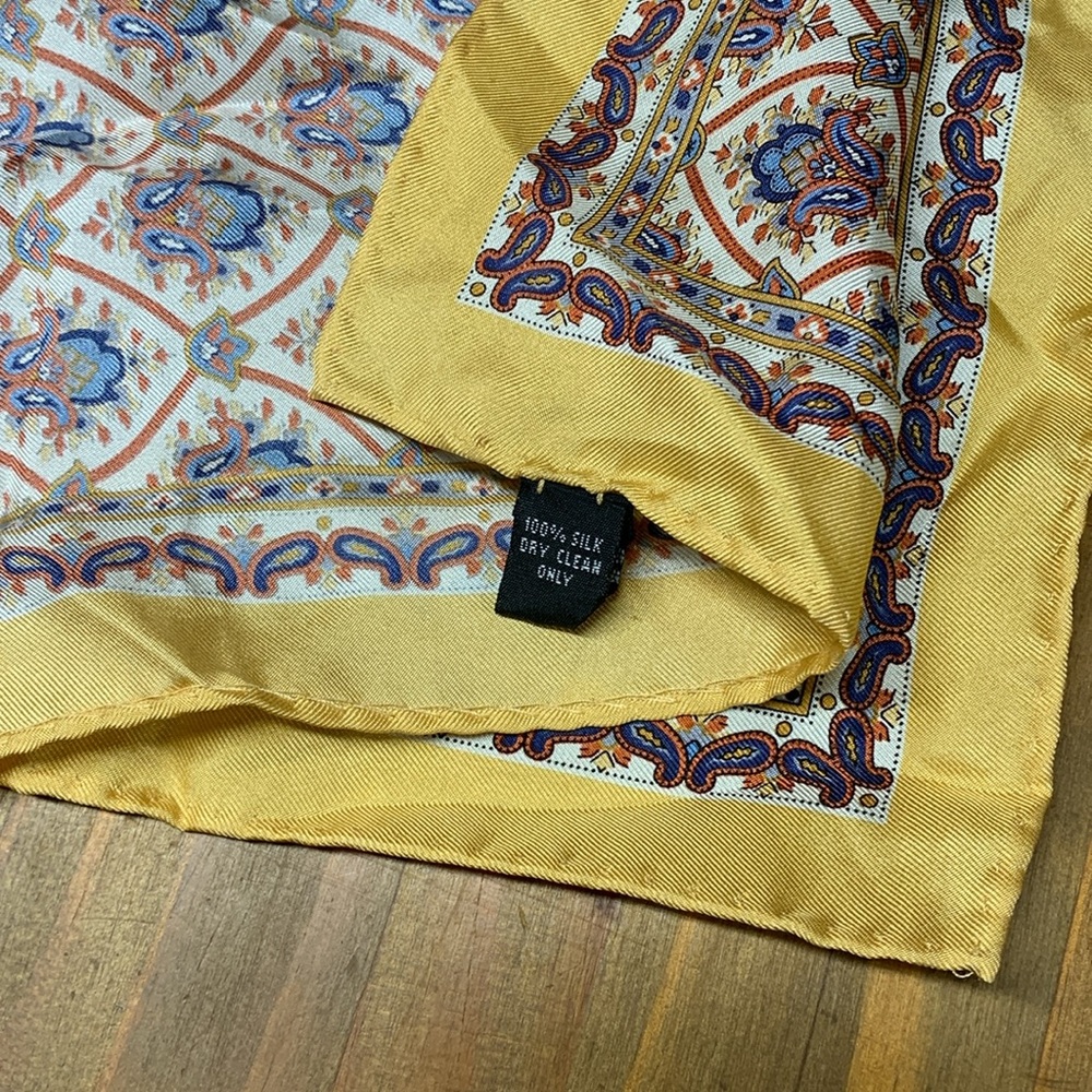 EUC Vintage 100% Silk Pocket Square Handkerchief Scarf - Picture 3 of 4
